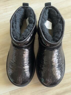 Sequin Fur Lined Short Uggs in Black